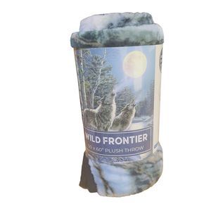 Wild Frontier 50"x 60" Blanket Wilderness WOLF PACK Plush Throw Colorful‎ NEW